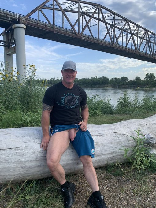 1 pic. #gay #daddy #fitdad #fitness #hotguy #tattoedguy #gay #pegging #bi #bottom #top #sissy #femboy