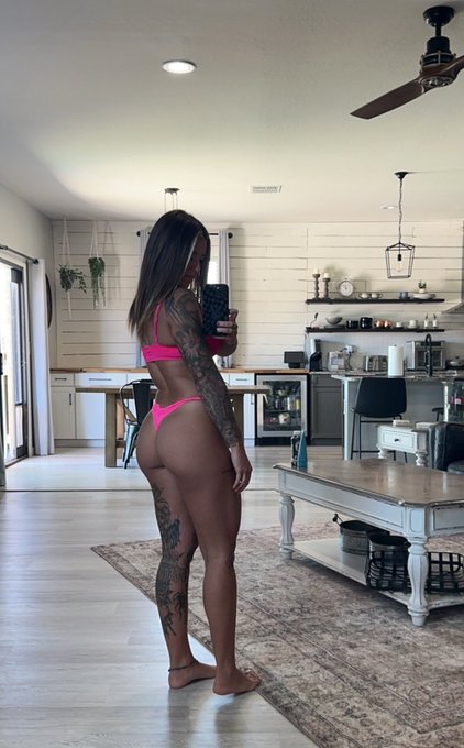 want my girlfriend experience? whole month of April available at https://t.co/Hn8Ak0B04T 🤍 https://t