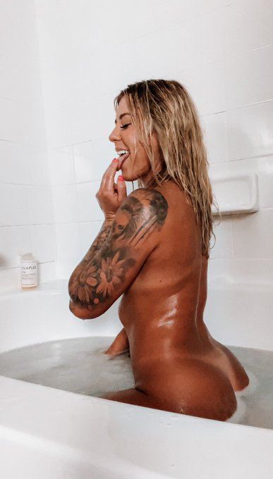 Good morning 🛁 https://t.co/jpvrU5SdfN