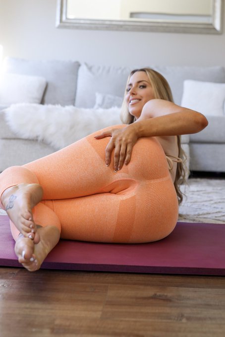 My OF is free today 😍😍😍 https://t.co/ZVExuzOC9k