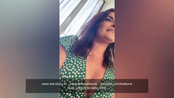 Lors de ma 2eme séance, je piège mon thérapeute et lui propose de me baiser . 
Mate la vidéo entière