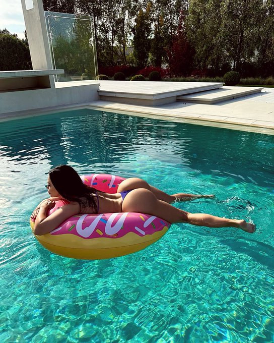 I chill harder than you party https://t.co/P0ZlOOqg6A