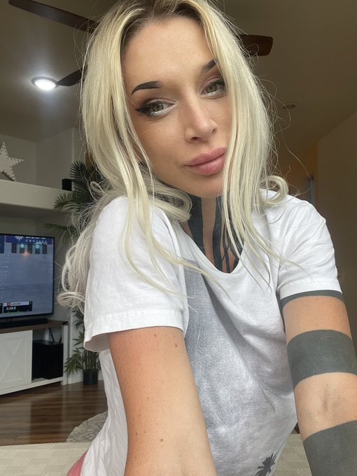 Dry, frazzled  sunburned. https://t.co/IKQyWOGKcb