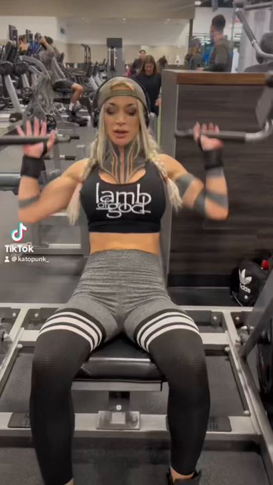 What’s your favorite band? https://t.co/Qh6e5ThFCS