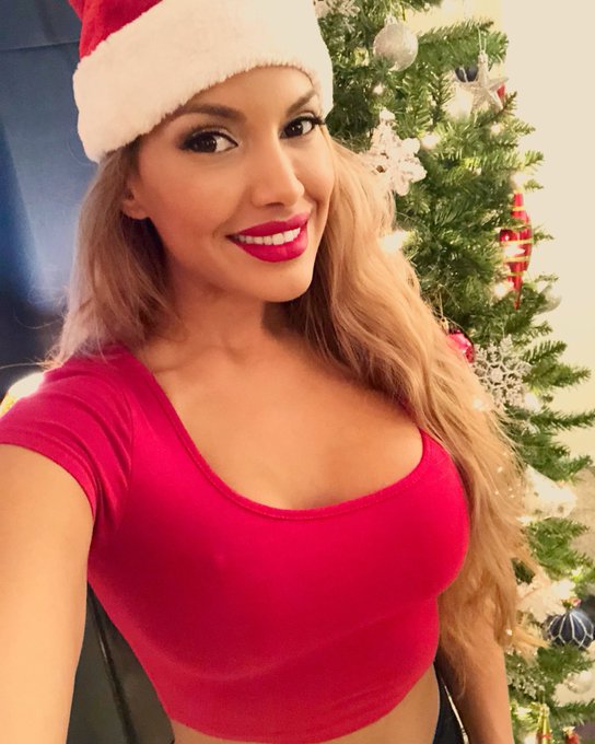 By popular demand I’ll be doing free cam shows on @camsodalive tonight #ChristmasEve at 7pm PST/ 10pm