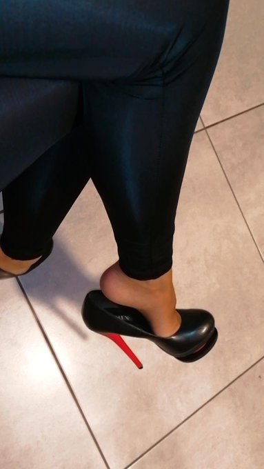 3 pic. Ich wünsche euch ein schönes und heisses 😜 Pfingswochenende 💋 https://t.co/27KuEDZ1a3