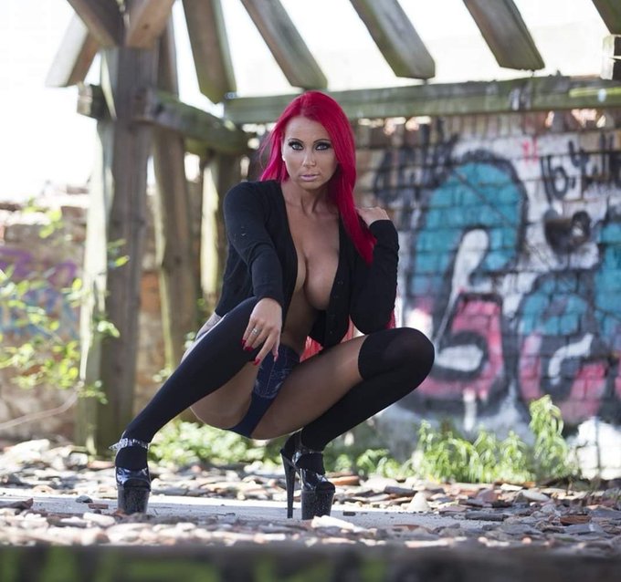 Ich will den Sommer zurück! Wünsche Euch trotzdem einen wunderschönen Tag!
#lenaheart #boobs #tights