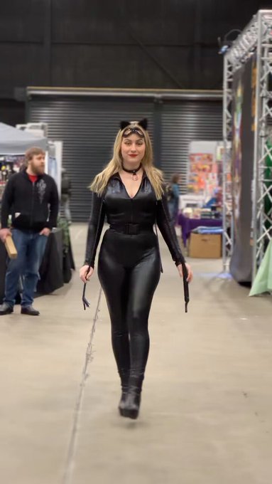 Do you Like my Catwoman Cosplay I wore to Comic Con Holland yesterday?🖤 #cosplayergirl #Catwoman #ElClasico
