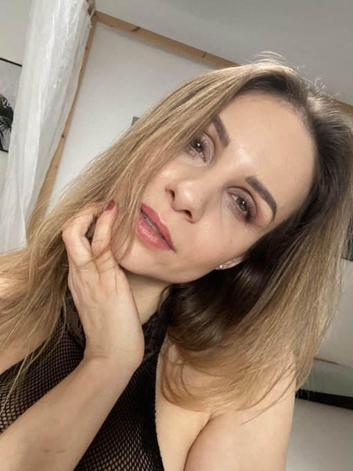 I'm super horny today!!! You should visit me NOW ➡️https://t.co/jM7ShDS63E 💧 https://t.co/sJxE0WktvV