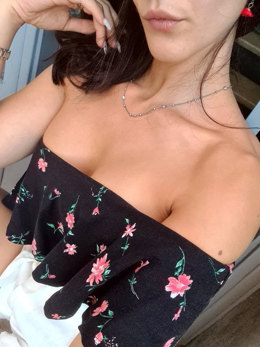 1 pic. RT for dinner out
Dessert is on me 💦
https://t.co/ZXcKPn2rWo https://t.co/qkUtNwTJm7