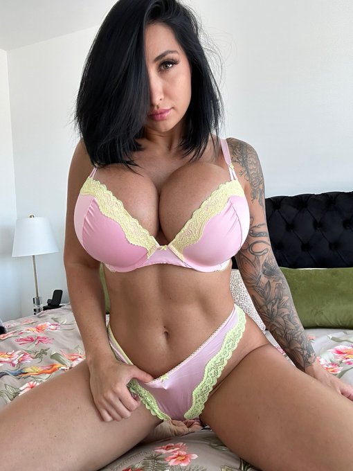 2 pic. Good morning! ☀️ have you ever thought about tight space between my …😝🍼

Comment below 👇  sub