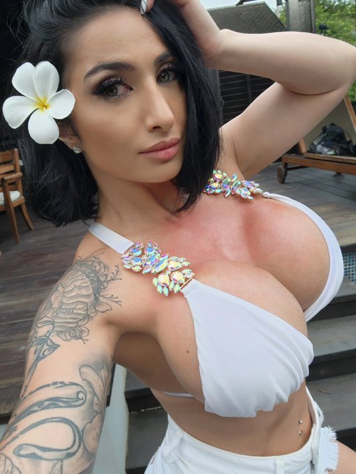 Thank you @Flirt4Free for inviting us to paradise #FlirtSummit2022 🌺 https://t.co/cyzvqQv1VT