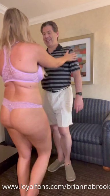 I just sold a video on #realloyalfans. Take a look here: https://t.co/1Cu27FHR1p https://t.co/UKpAWO