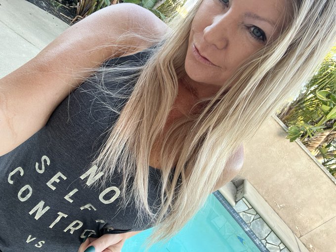 Coffee ☕️  boobs ! Another sunny day today 😈 https://t.co/0Nqw2QV3LE